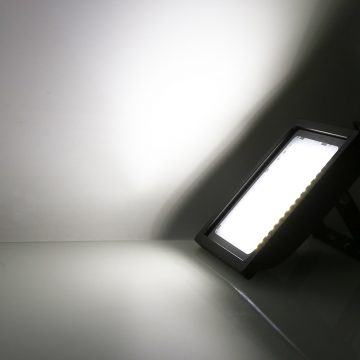 lampe solaire avec panneau déporté lumière froide