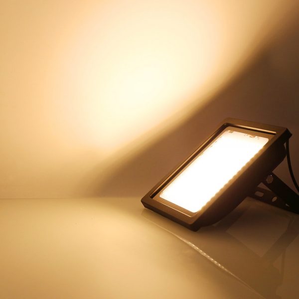 lampe solaire avec panneau déporté lumière chaude