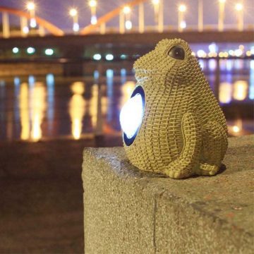 lampe solaire grenouille lumineuse