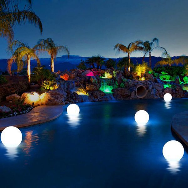 boule lumineuse solaire piscine